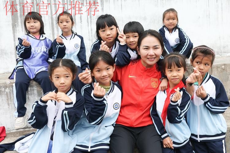 第九座玫瑰梦想球场落成 中国女足探营系列公益活动持续进行